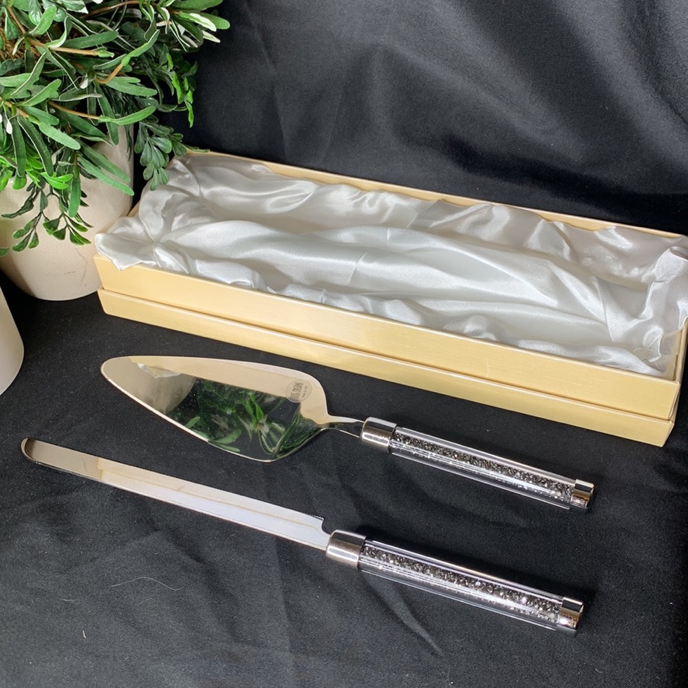 NIB Oleg Cassini cake knife and server with hematite stone filled handles
